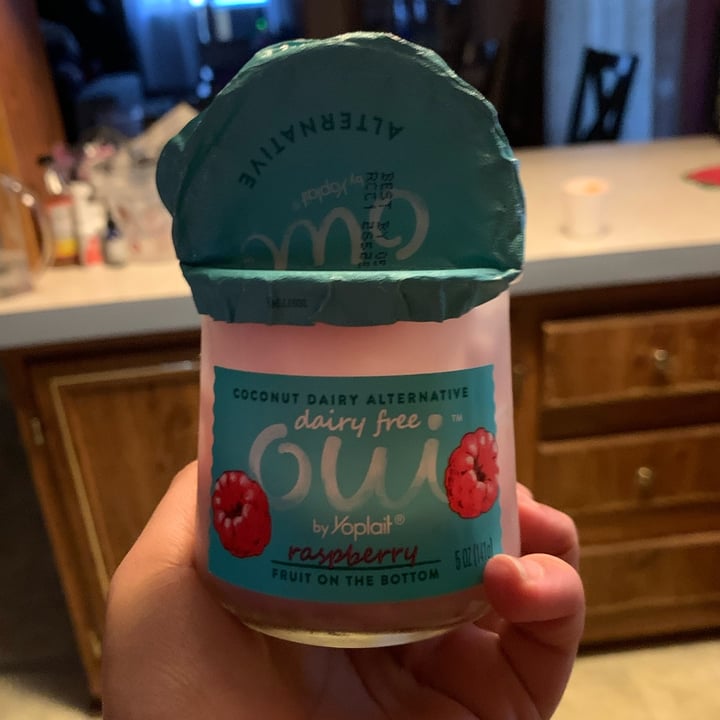 review photo of Yoplait Oui Dairy Free Strawberry shared by @ceciitud0n on 14 Dec 2022 - review
