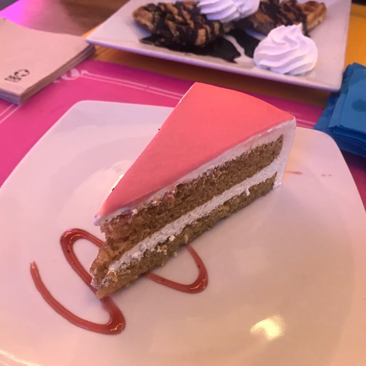 review photo of Freedom Cakes CAKE Pantera Rosa shared by @alinpadilla on 24 Jun 2021 - review