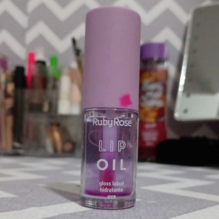 review photo of RubyRose Lip Oil shared by @elisasampaiocr on 05 Feb 2022 - review
