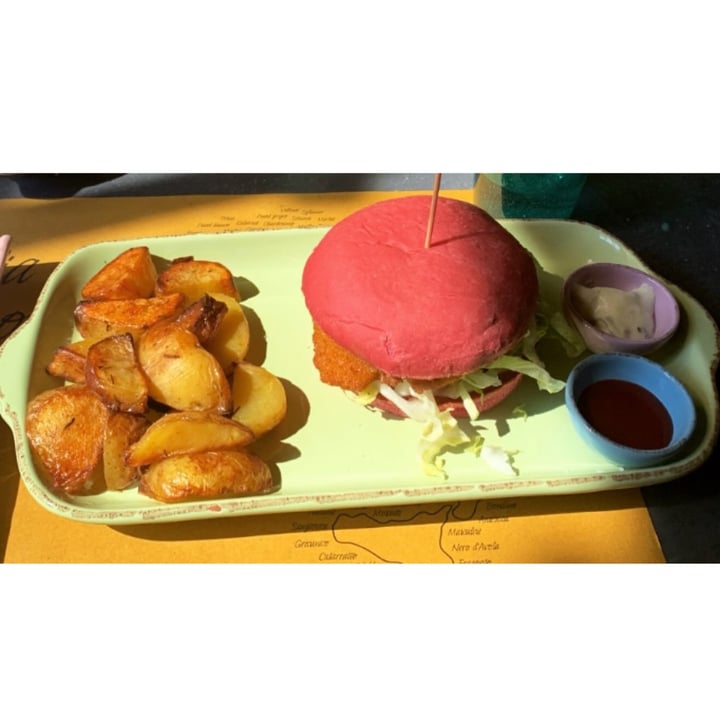 review photo of Buddy Italian Restaurant Cafè Chicken burger vegan shared by @veromenna on 13 Oct 2022 - review