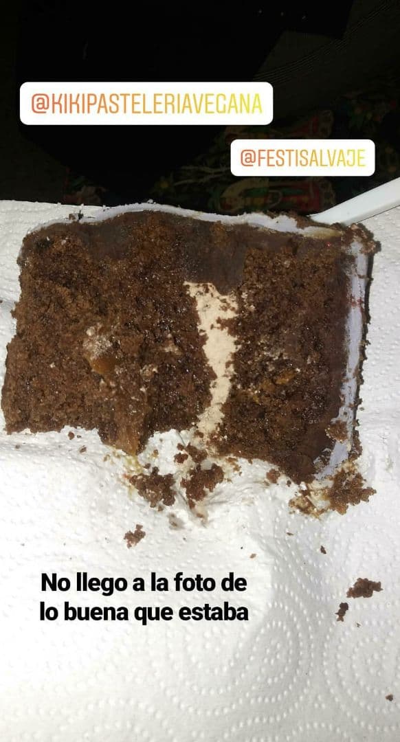 「Torta de chocolate con dulce de leche y crema」の料理の写真