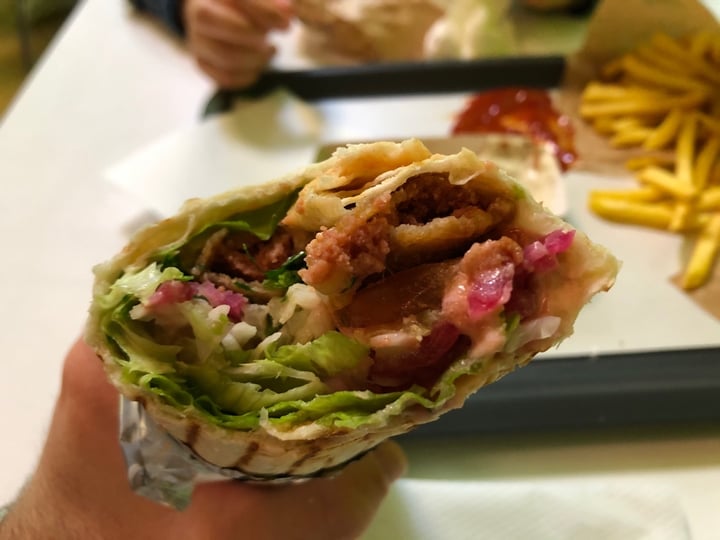 review photo of Fari's Vegan Chickenwrap shared by @m4dceropterix on 10 Mar 2020 - review