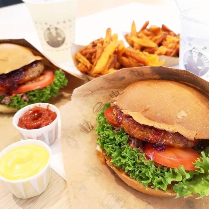 photo of Vincent Vegan Beyond Meat Burger shared by @chrysalide00 on  16 May 2020 - review