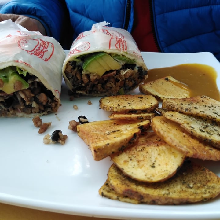 photo of Natural Veg Burrito vegan shared by @diegomerchanm on  23 May 2021 - review