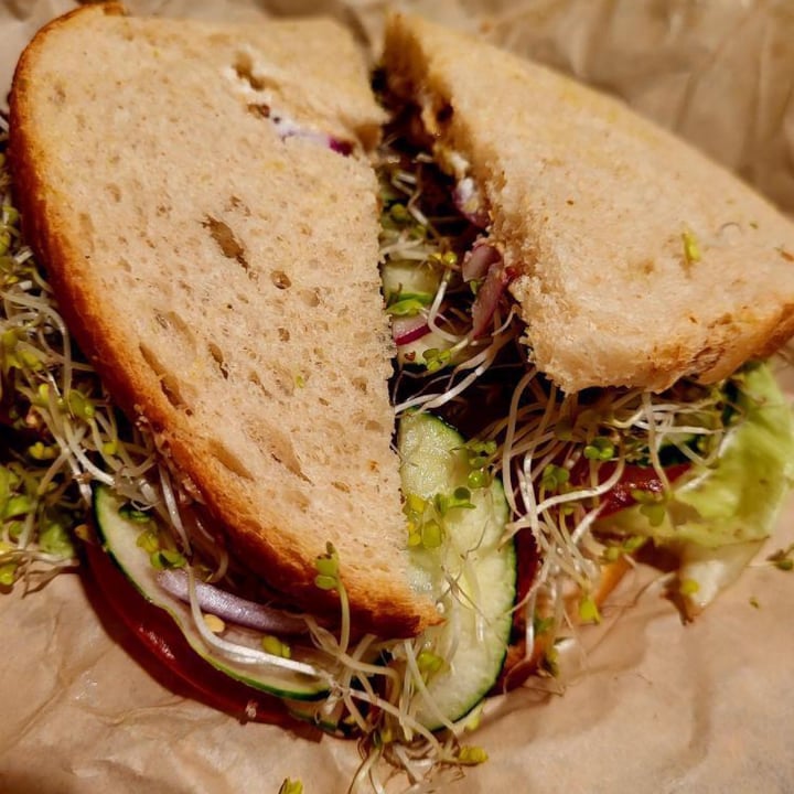 photo of Ocean Beach People's Organic Food Market Voltaire Sandwhich shared by @parasocialvegan on  19 Jul 2022 - review