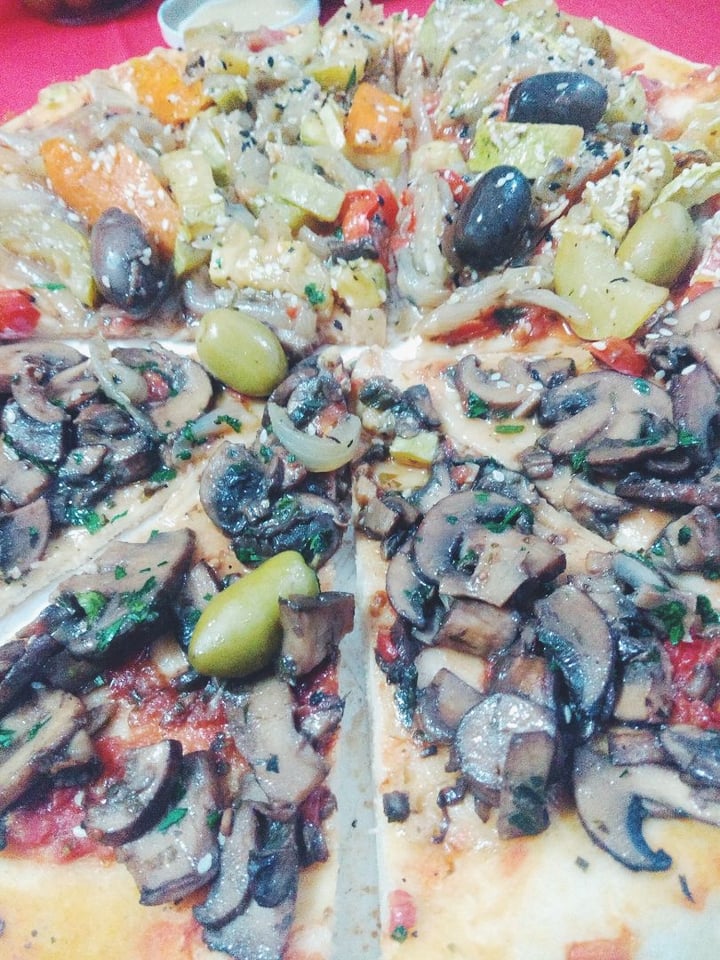 photo of Greda Pizza De Champiñones Y Verduras Salteadas shared by @sofiamar on  09 Nov 2019 - review