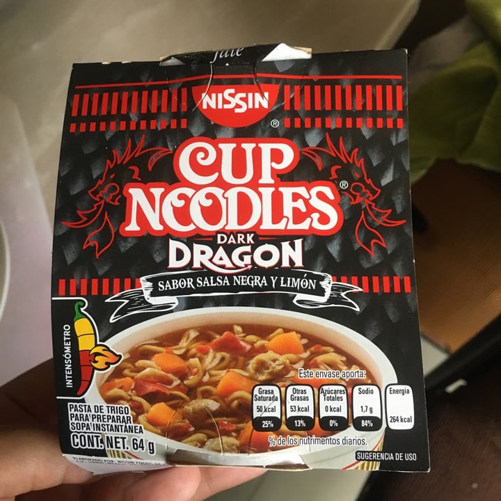 Sopa Instantánea Nissin Dark Dragon Salsa Negra y Limón 64g