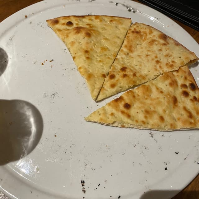Foto do prato “Focaccia Olive Oil Garlic & Origanum”