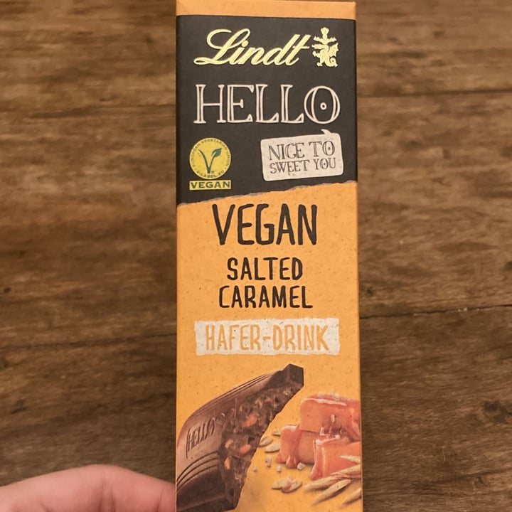 photo of Lindt Hello Vegan Salted Caramel shared by @rafacanto01 on  13 Sep 2022 - review