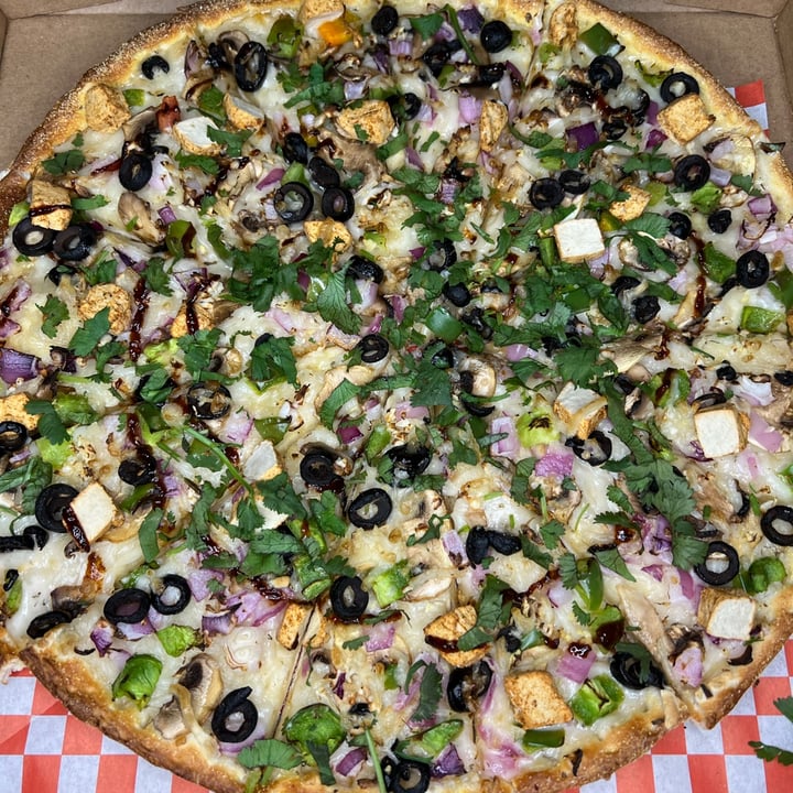 photo of Chicago's Pizza With A Twist - Roseville, CA (8300 Sierra College) Vegan Chicken Tikka Masala Pizza Twist shared by @healthyveganfood101 on  03 Mar 2022 - review