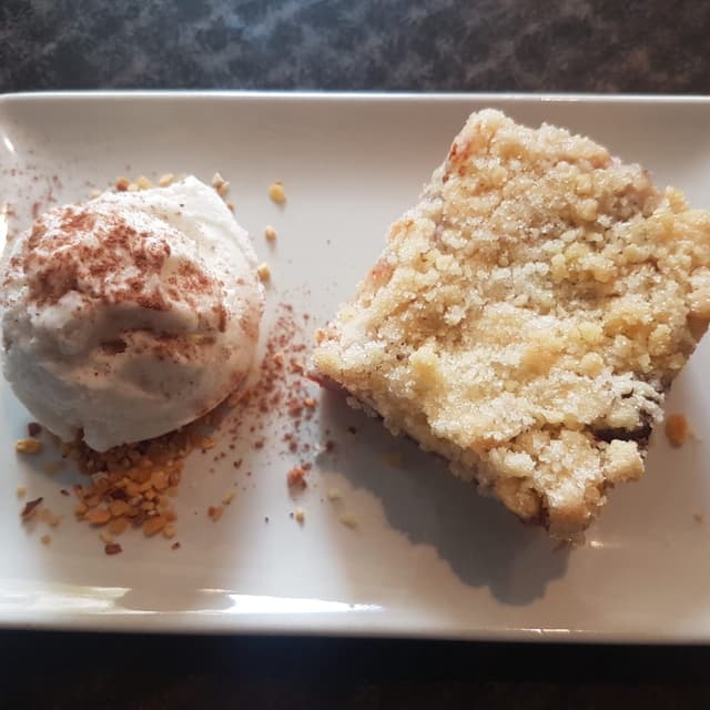 Photo of the dish “Bizcocho con bola de helado”