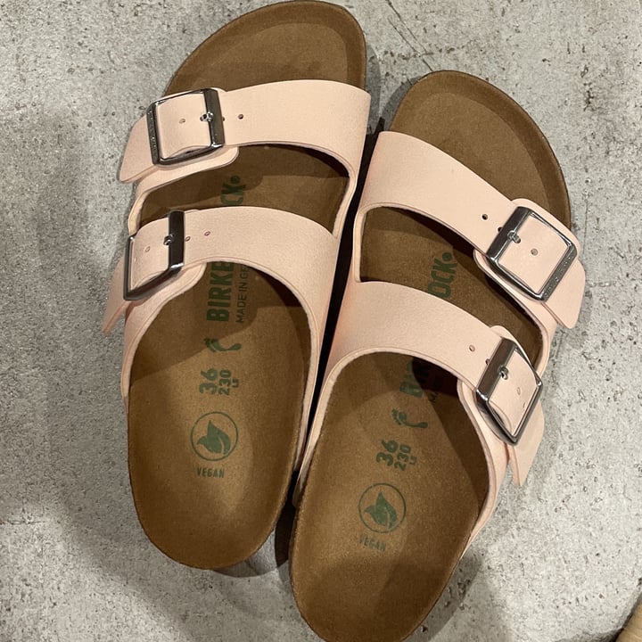 review photo of Birkenstock shoes Birkenstock vegan arizona shared by @tiriz on 13 Jan 2023 - review