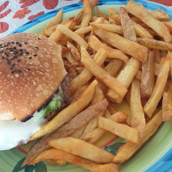 photo of Cuenco Vegano Burger Tana shared by @solmichelle on  01 Oct 2020 - review