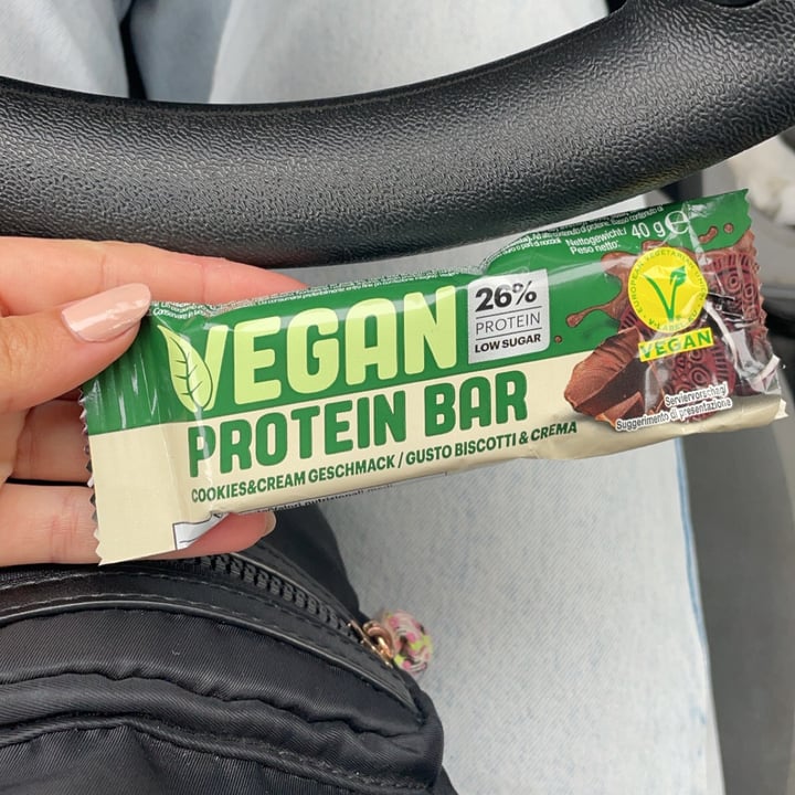 review photo of Vegan Protein Bar Cookies and cream geschmack shared by @franbombini on 22 Aug 2022 - review
