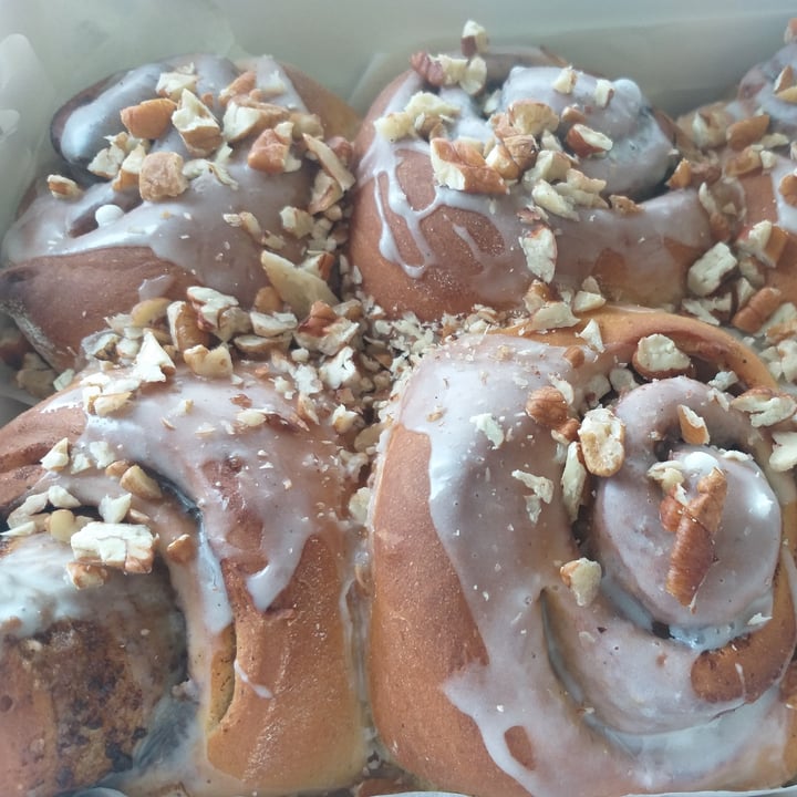 photo of Crumb Cakes SA Cinnamon Buns shared by @lisavermeulen1206 on  28 May 2020 - review