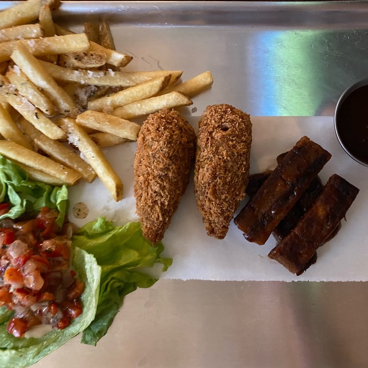 photo of The Railway Biffs Wings and plant based ribs shared by @nicole0710 on  02 Oct 2021 - review