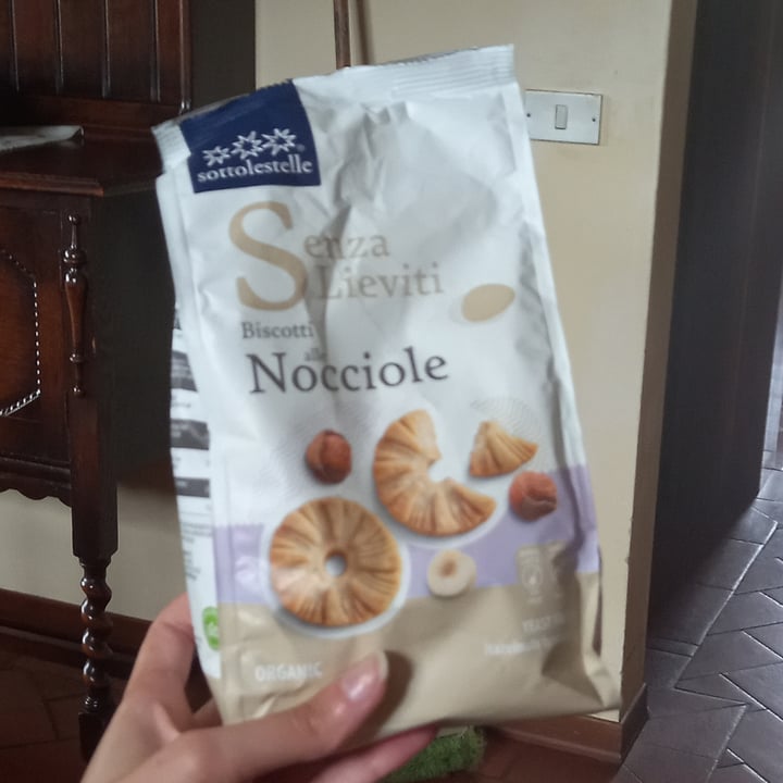photo of Sottolestelle Biscotti Alle Nocciole Senza Lieviti shared by @tapperugia7 on  03 Jun 2022 - review