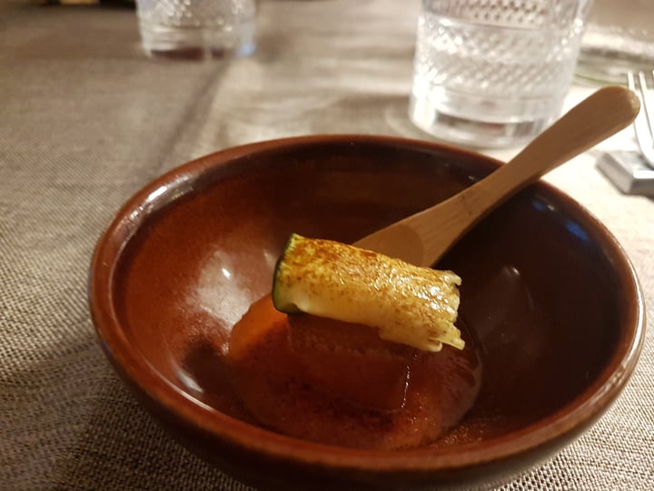 photo of Osteria Dell'Angelo Crostino di pane fritto con sfoglia di zucchina e polvere di liquerizia shared by @samarra on  07 Jul 2022 - review