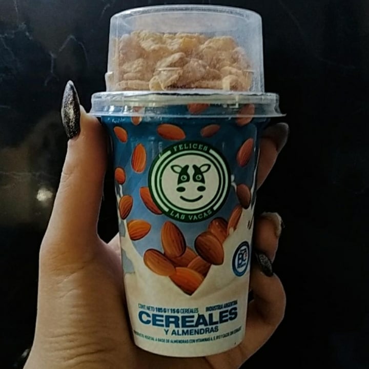 review photo of Felices Las Vacas Yogurt de Almendras con Cereales shared by @agoslandolfi on 01 Nov 2021 - review