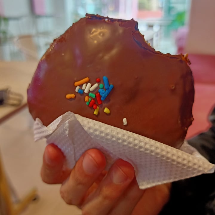 review photo of Frambuesa Pastelería Vegan Dona de Mora shared by @gissellearthling on 20 Sep 2022 - review