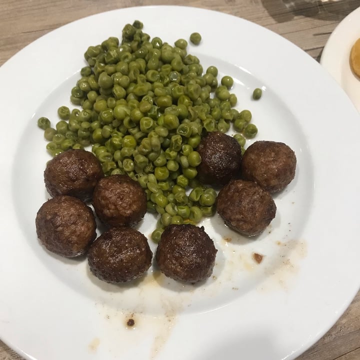 photo of IKEA Bologna vegan meatballs shared by @annapaolaserio on  18 Dec 2021 - review