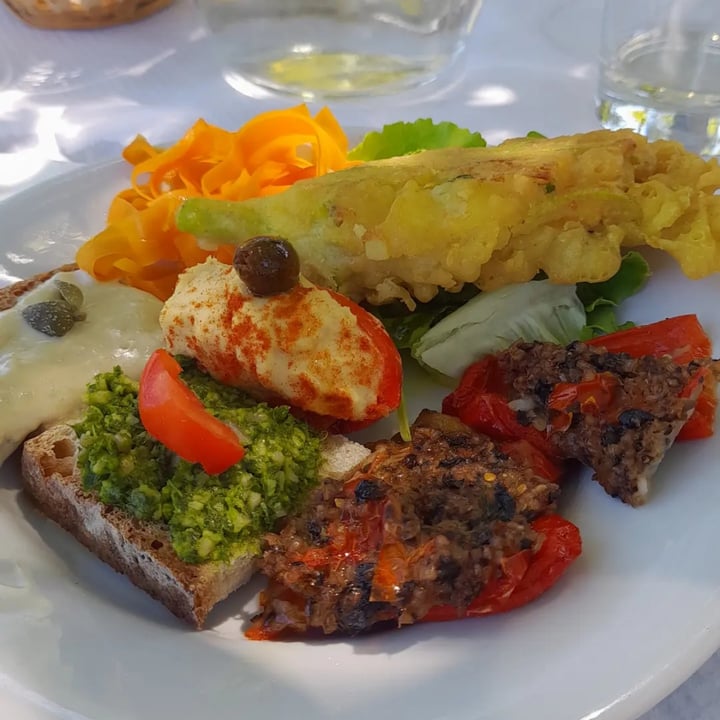 photo of Torre Colombaia Antipasto Vegano shared by @lea13 on  02 Aug 2022 - review