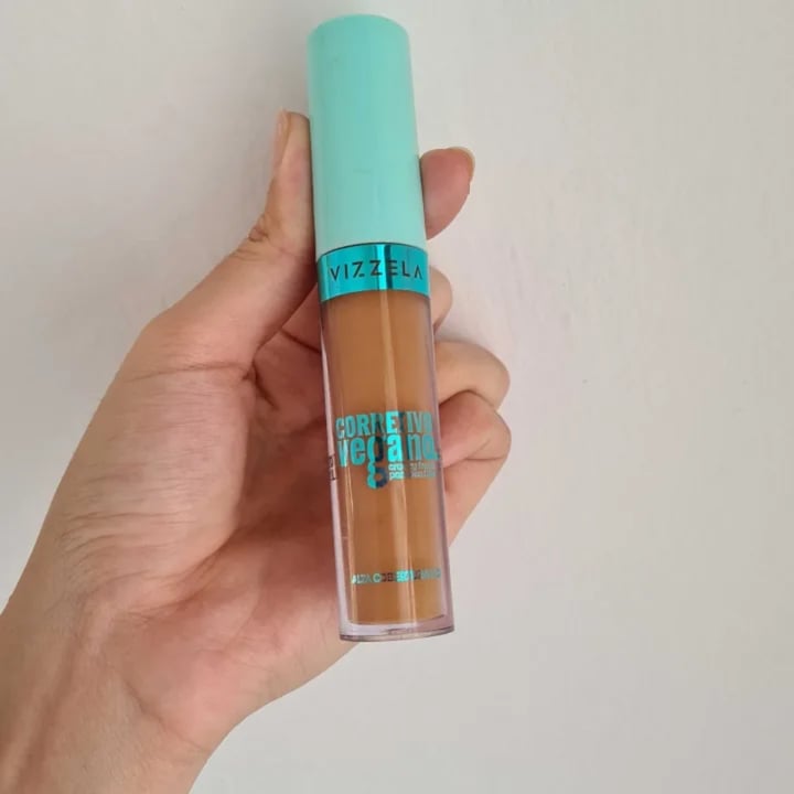 review photo of Vizzela Cosméticos Corretivo shared by @raquelncota on 11 May 2022 - review