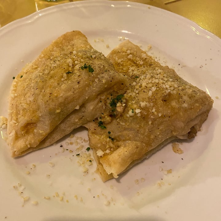 photo of Osteria Veggente Crespelle funghi e tartufo shared by @veronicalulli on  27 Mar 2022 - review