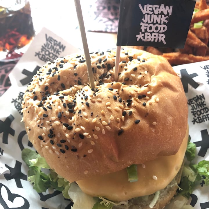 photo of Vegan Junk Food Bar Mc Cruelty Free shared by @activxlosanimales on  17 Jul 2021 - review