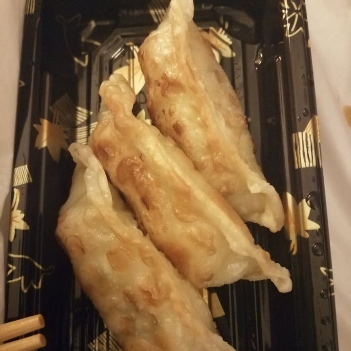 photo of HYD SUSHI Gyoza vegetal shared by @crisamberes on  19 Dec 2022 - review