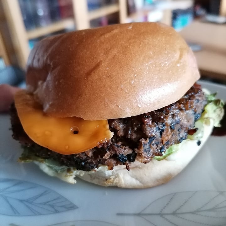 photo of Three Brothers Burgers Cheeseburger shared by @robynellen on  26 Aug 2020 - review