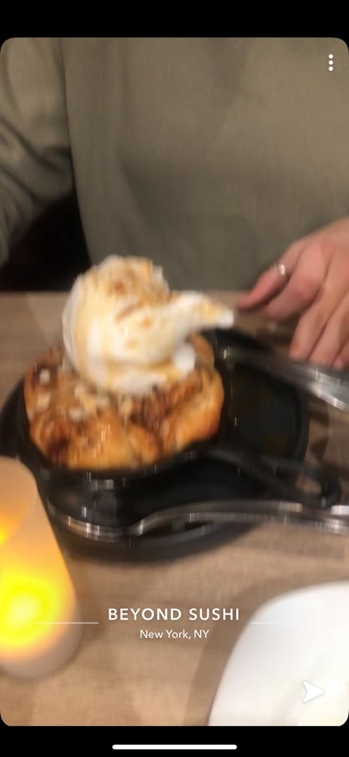 photo of Beyond Sushi (W 37th Street) Cinnamon roll shared by @stephreyes17 on  19 Dec 2019 - review