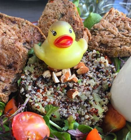 Photo of the dish “Bowl de quinoa con croquetas de cochayuyo”