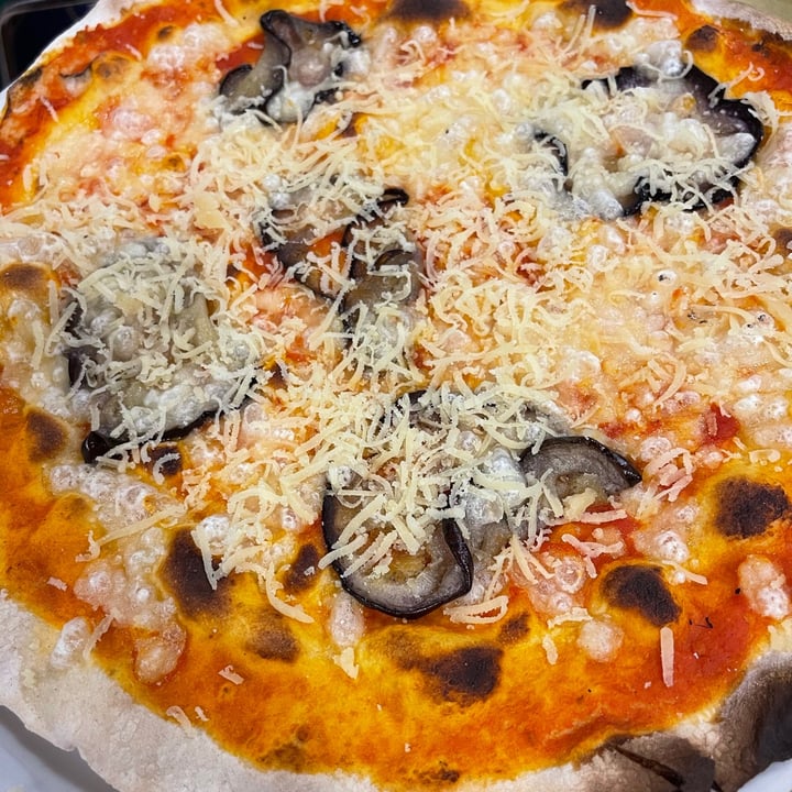 photo of Pizzeria Frontoni Vegan pizza parmigiana shared by @loveg on  09 Sep 2021 - review
