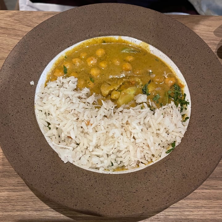 review photo of Camelia Ododo Restaurante - Cafe & Bar Organico Curry De Grão De Bico shared by @julianamoraco on 26 Jul 2021 - review