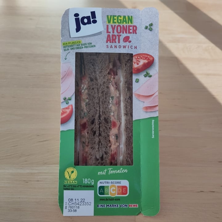 photo of Ja! Vegan Lyoner art sandwich shared by @bluesoul on  04 Nov 2022 - review