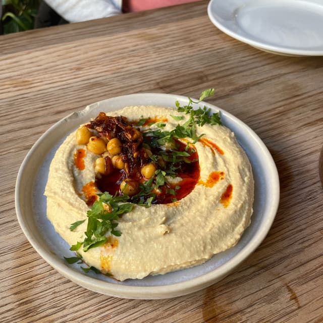 Foto del plato “Chilli Crunch Hummus”