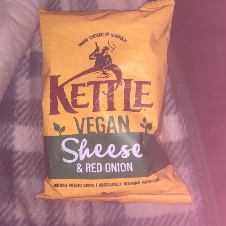 photo of Kettle chips Sheese And Red Onion shared by @freyatiarna on  08 Sep 2022 - review