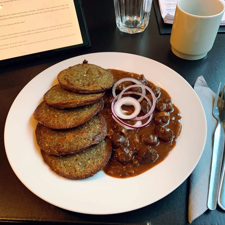 photo of Sociální bistro Střecha Soy Gulasch With Potato Fritters shared by @erikah on  03 Dec 2021 - review