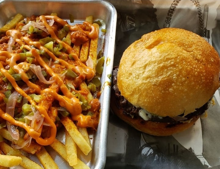 photo of Fat Vegan Combo Hamburguesa Pancho Vegan shared by @gustavoslaf on  19 Apr 2020 - review