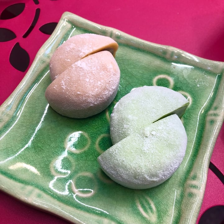 photo of Spicy Moon Vegan Szechuan Green Tea Mochi shared by @ilovegoats on  20 May 2022 - review