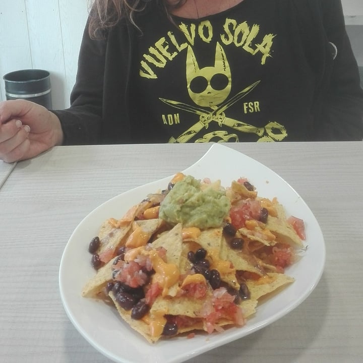 photo of Veggie Burger Nachos Especiales shared by @loreh on  05 Jun 2021 - review