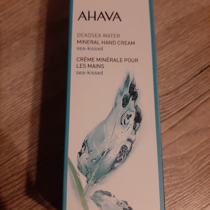 photo of Ahava Dead Seawater Mineral Hand Cream shared by @ellymacnina on  29 Jan 2022 - review