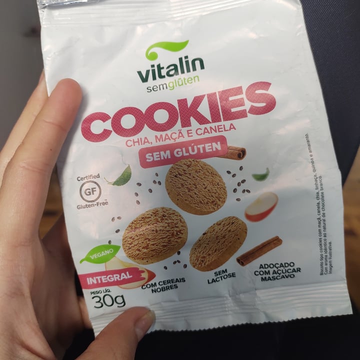 photo of Vitalin Cookies Chia, Maçã e Canela shared by @prilimacv on  04 May 2022 - review