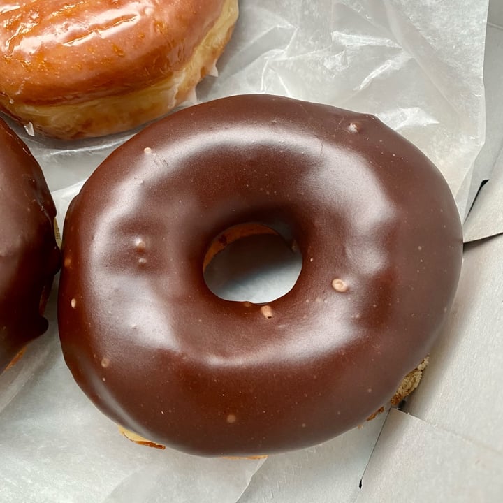 photo of Voodoo Doughnut - Broadway Vegan Chocolate Glazed shared by @curvycarbivore on  07 Jan 2022 - review