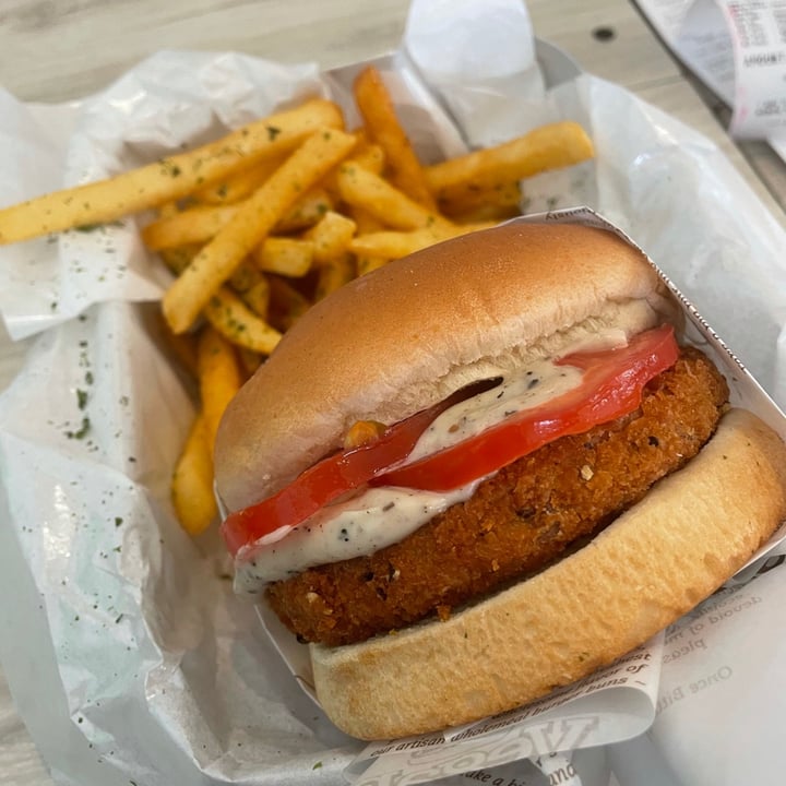photo of VeganBurg Singapore Cracked Mayo Burger shared by @zoeadamopoulos on  20 Jan 2021 - review