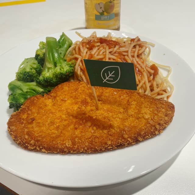 Photo of the dish “Plant-based schnitzel and spaghetti with tomato sauce”