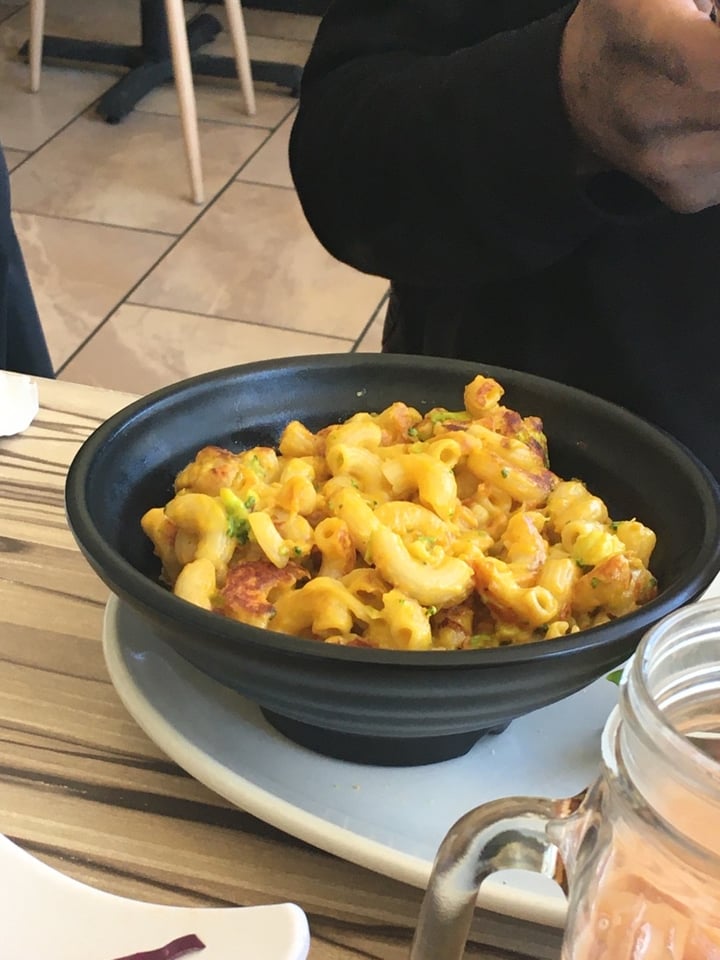 review photo of Alice & Friends' Vegan Kitchen Mac & Cheese shared by @colette614 on 07 Mar 2020 - review