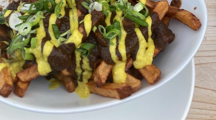 photo of Lola Rosa Place des Arts Poutine Vegan shared by @camilleraphaelle on  24 Sep 2020 - review
