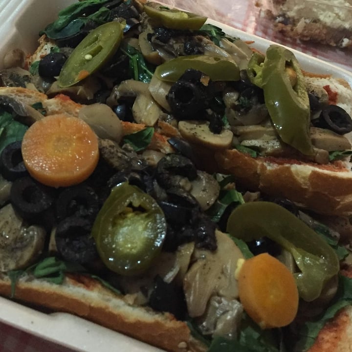 photo of La Tierra del Café Pan Pizza Veggie shared by @dnxtmlnsn on  08 Sep 2020 - review